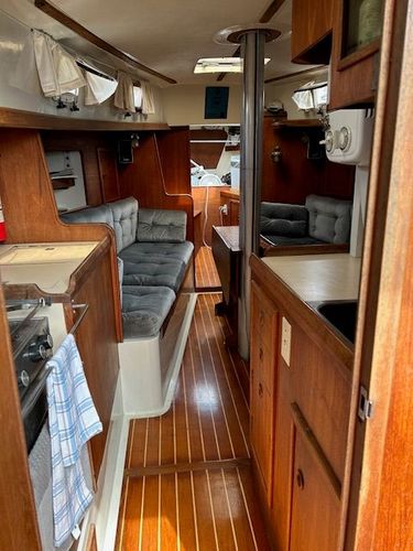 1981 Hinterhoeller Niagara 35